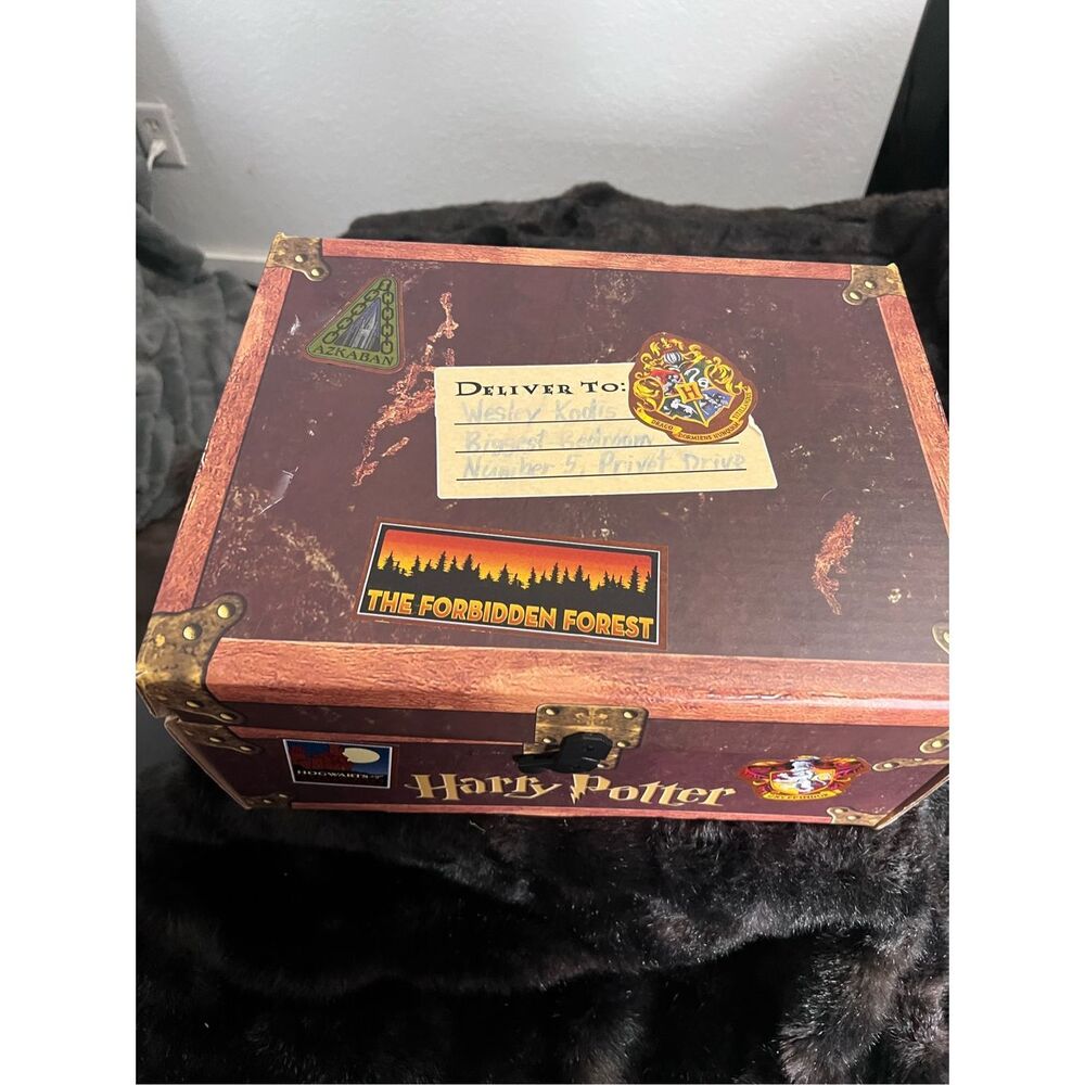 Harry‎ Potter 1-7 Books Set Collectible Chest Box no books storage magic